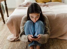 girl texting